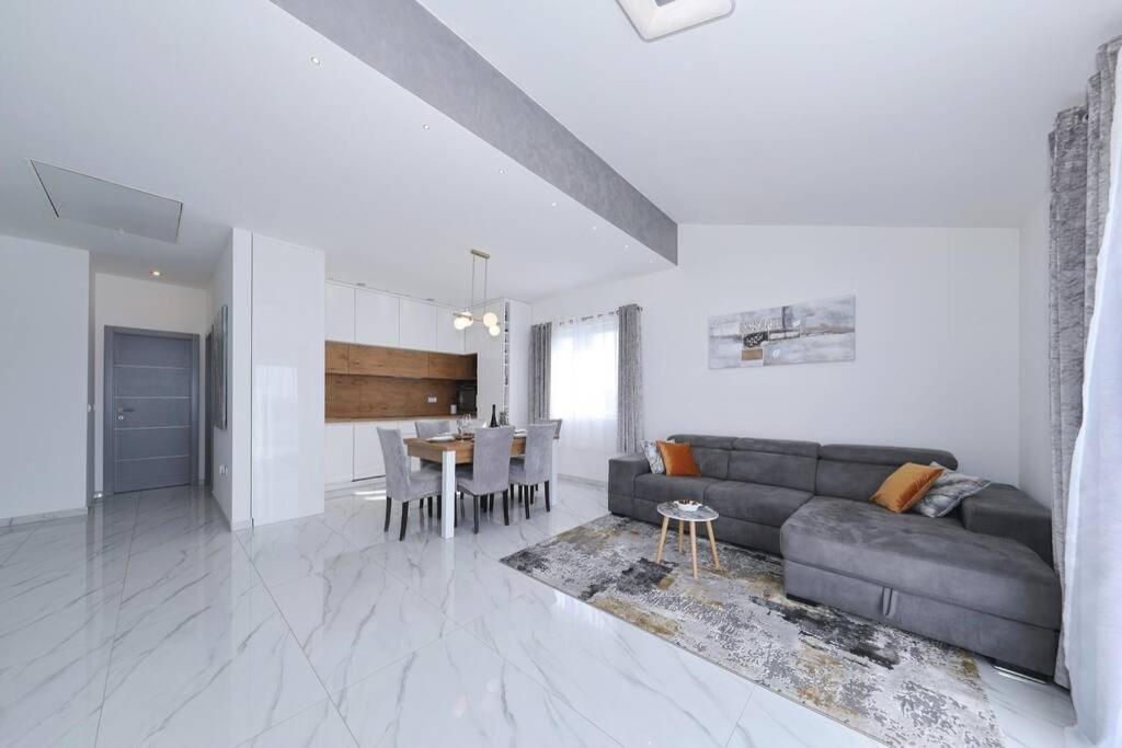 Apartman Chiara Galovac  Buitenkant foto