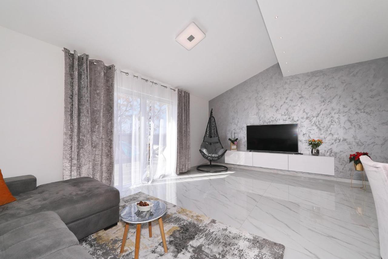 Apartman Chiara Galovac  Buitenkant foto