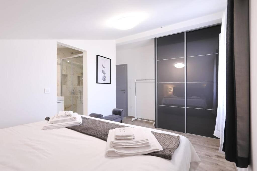 Apartman Chiara Galovac  Buitenkant foto