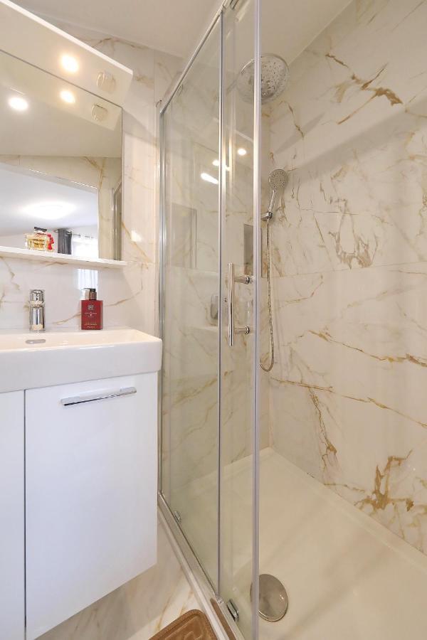 Apartman Chiara Galovac  Buitenkant foto